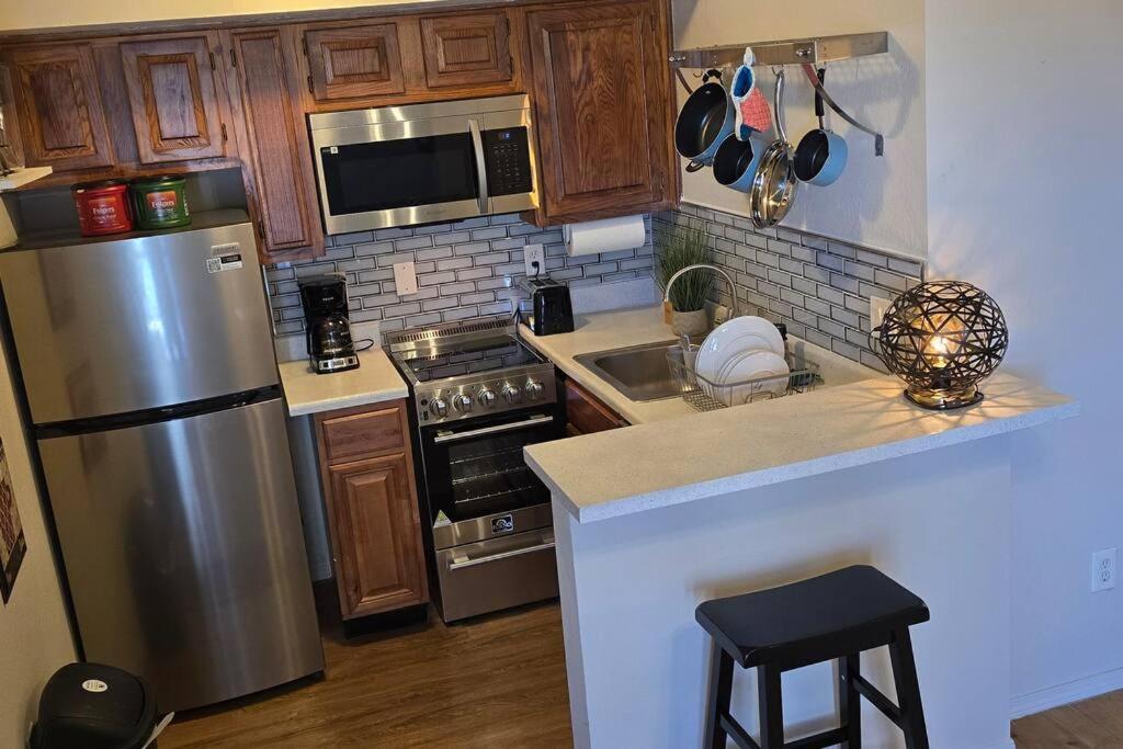 Cozy Updated Cove Of Heaven, 5Mins To Lake Hefner! Oklahoma City Extérieur photo