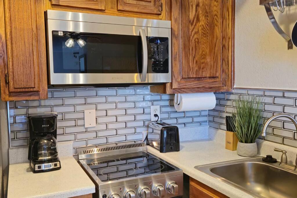 Cozy Updated Cove Of Heaven, 5Mins To Lake Hefner! Oklahoma City Extérieur photo