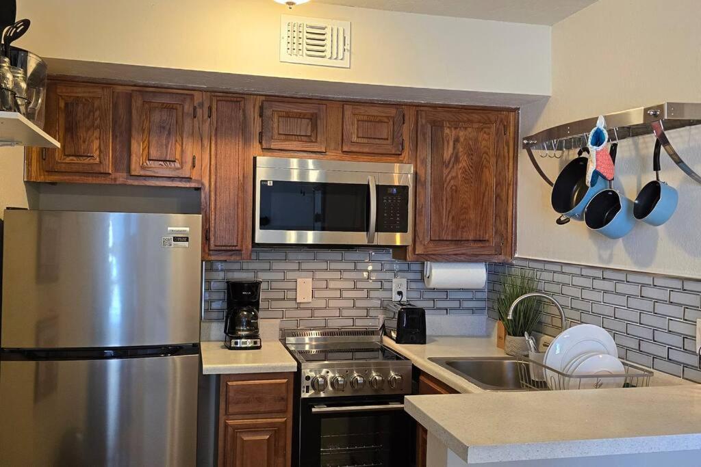 Cozy Updated Cove Of Heaven, 5Mins To Lake Hefner! Oklahoma City Extérieur photo