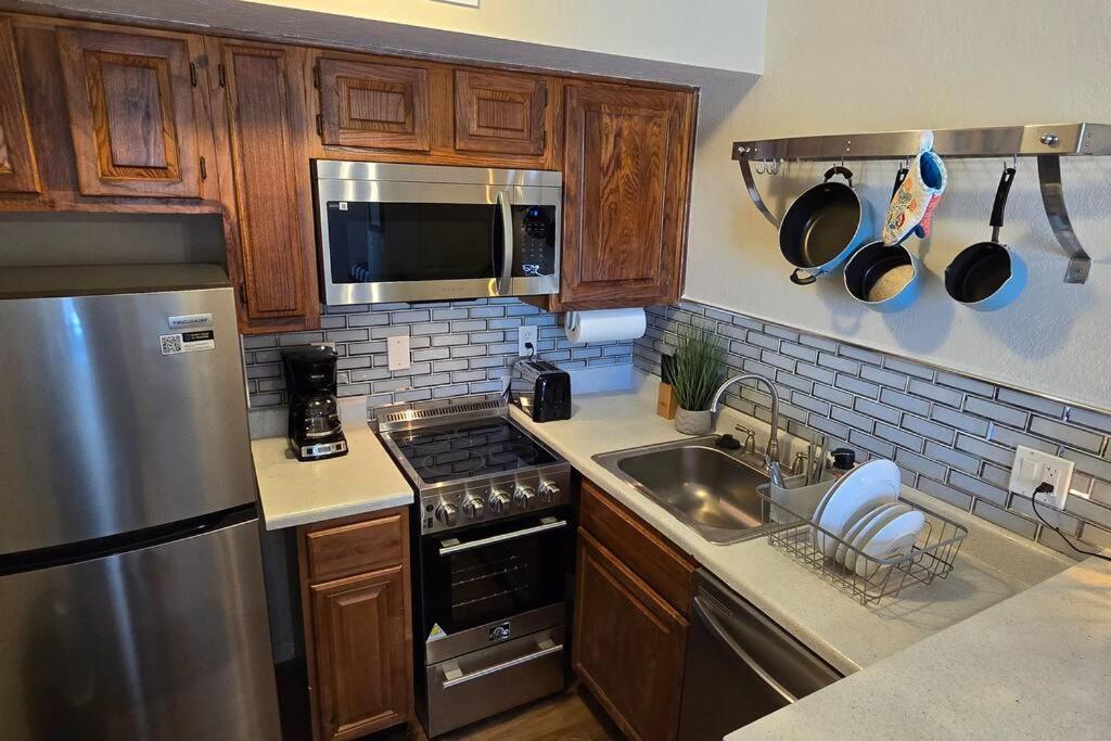 Cozy Updated Cove Of Heaven, 5Mins To Lake Hefner! Oklahoma City Extérieur photo